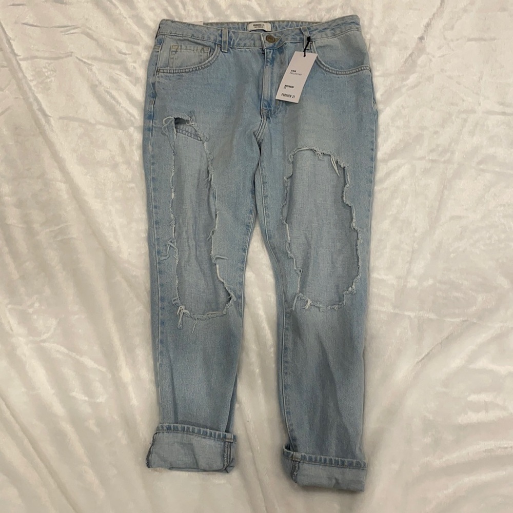 Forever 21 boyfriend fit cut out jeans size 28